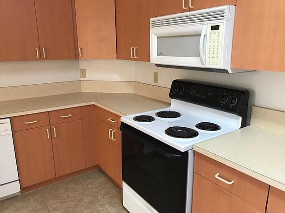 3rd image of 112 SW Peacock Blvd APT 101