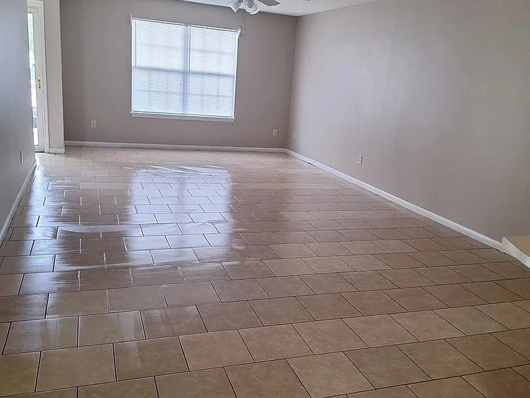 213 N Dudley St — Photo 4
