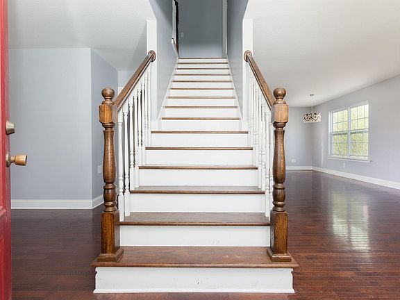 3rd image of 50 Glenwood Dr