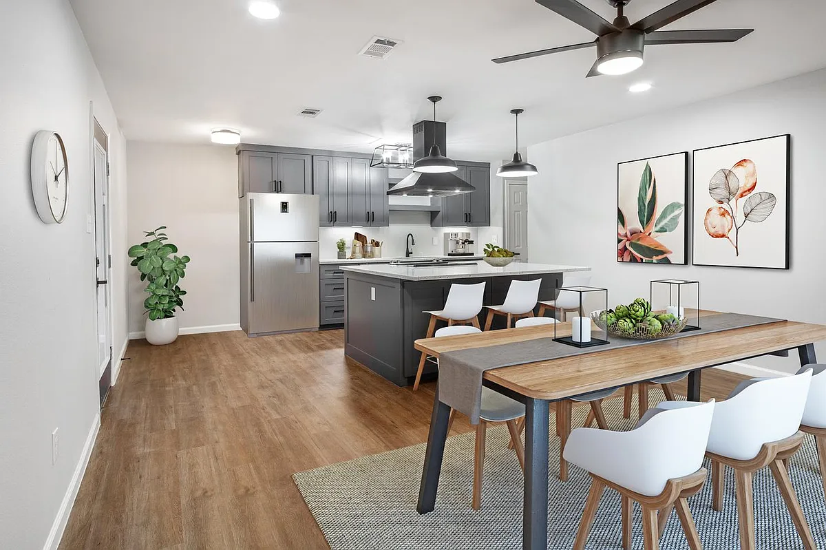 This image shows a virtually furnished space. This space come unfurnished. - 1325 Cloverdale Dr