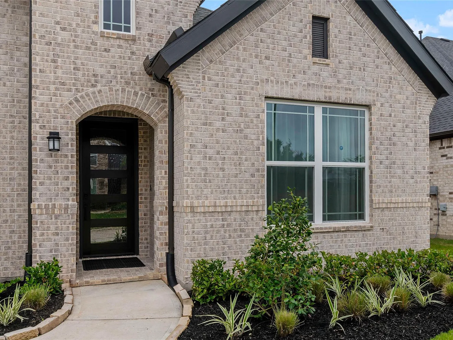 4 bed, 3.5 bath, 3345 sqft, $3,500 — Photo 2