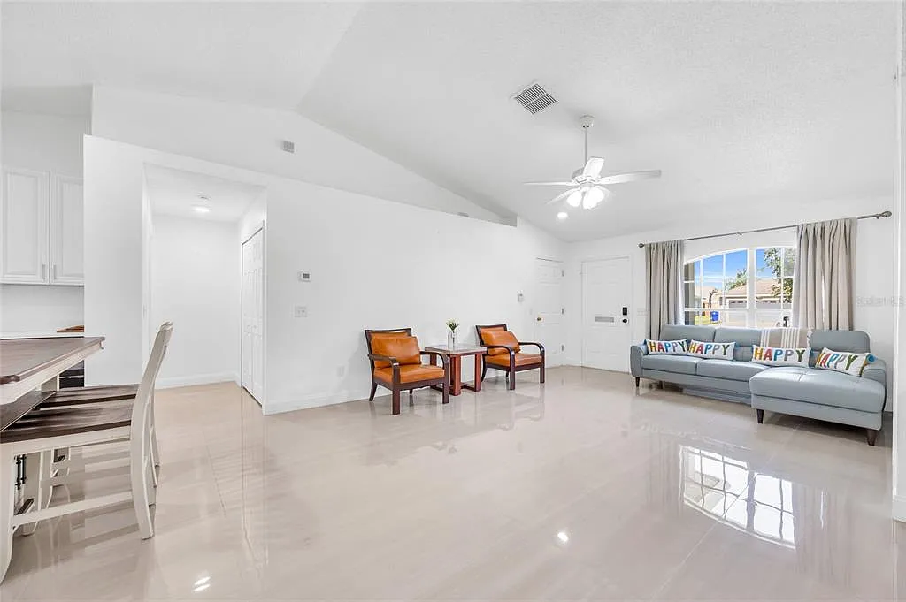 3 bed, 4.0 bath, 1435 sqft, $2,700 — Photo 4