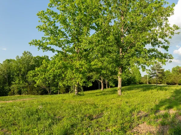 4 Pinewood Rd, Nunnelly, TN 37137