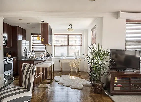 Sold by Warburg | media 2