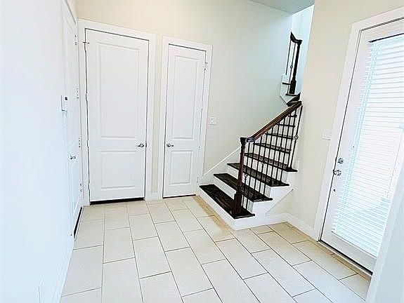 4th image of 122 N Hutcheson St