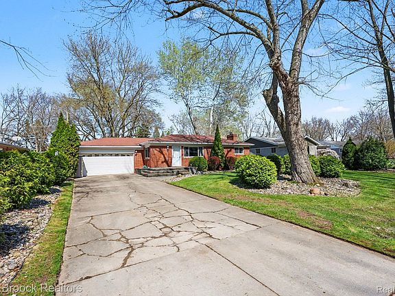 2nd image of 33711 Schneider Rd