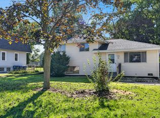 21 Janet Ave, Darien, IL 60561