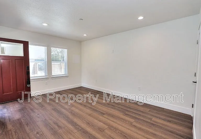 4712 65th St — Photo 8