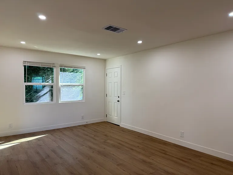 2465 Torrance Blvd — Photo 16