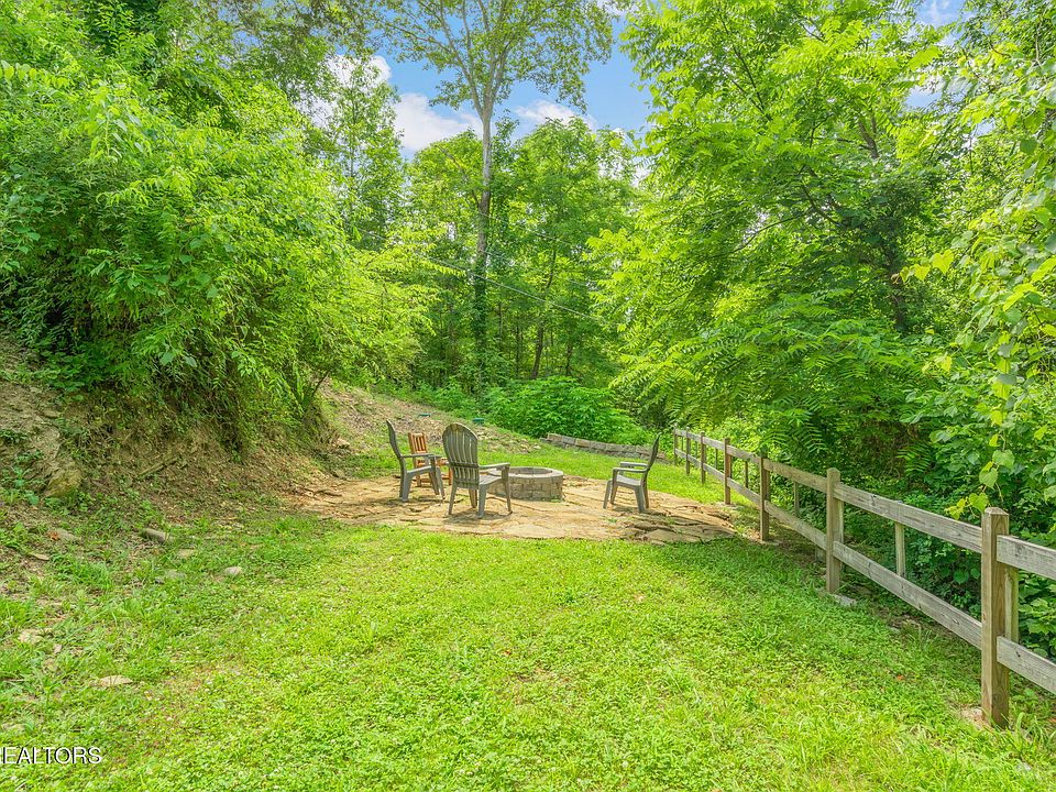 58th image of 343 Jersey Dr