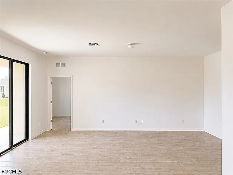 705 SW 23rd Ter — Photo 5