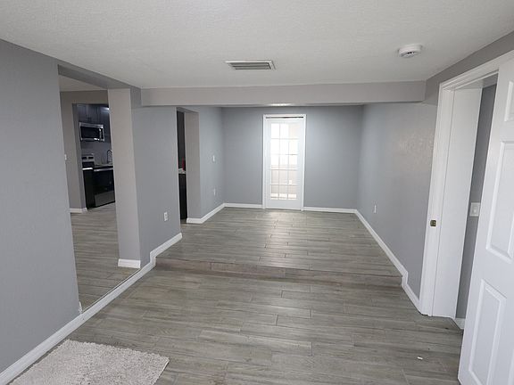 3rd image of 3615 Lindell Ave