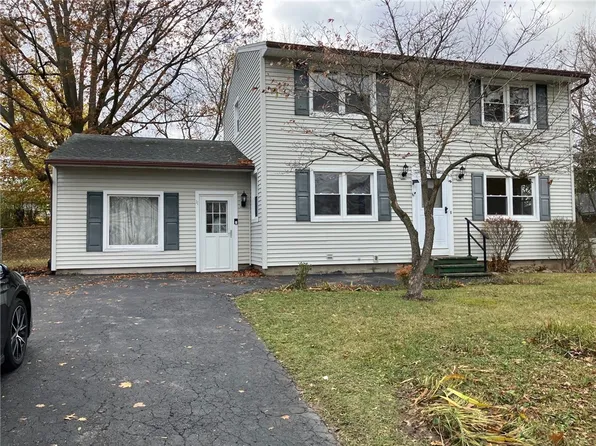11 Deer Run, Rochester, NY 14623