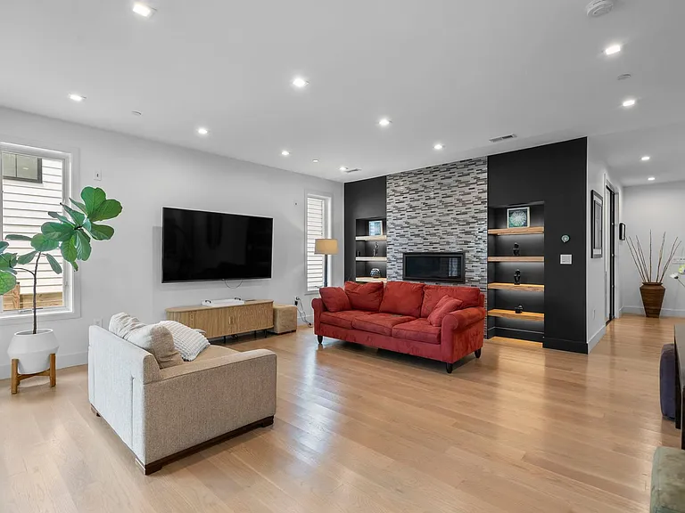 6010 Wilmett Rd — Photo 8