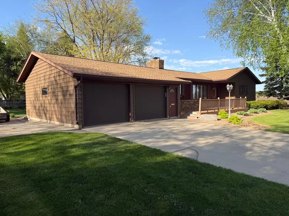 941 Mary Ave SE, Willmar, MN 56201
