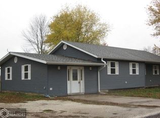 208 E Willow St, Oakville, IA 52646