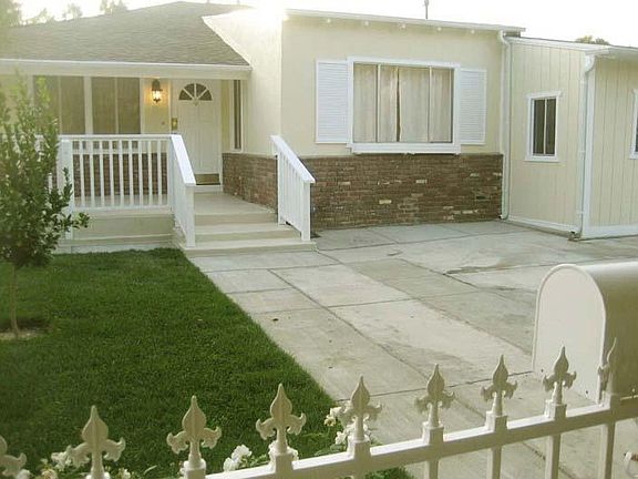 3rd image of 5425 Cartwright Ave