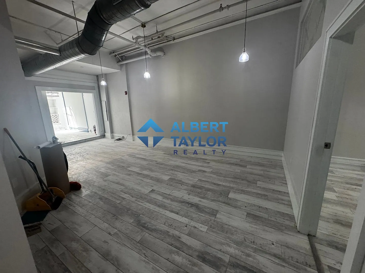 2 bed, 1.5 bath, $4,350 — Photo 3