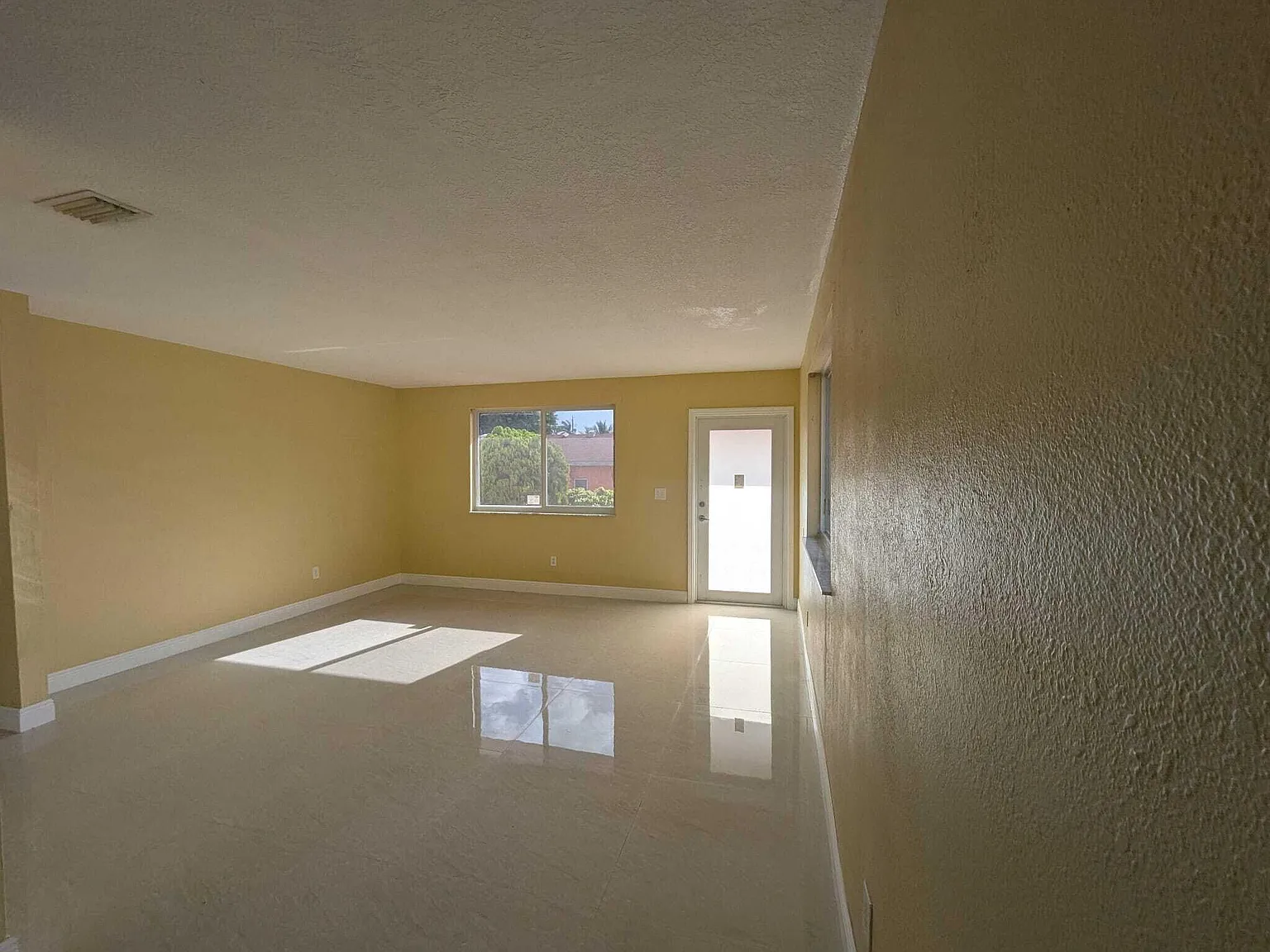 2 bed, 1.0 bath, 980 sqft, $2,200 — Photo 4