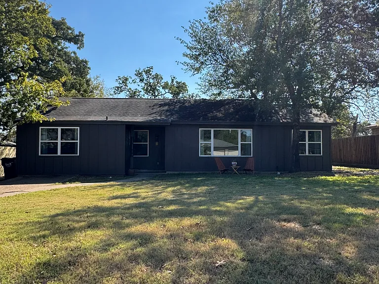 727 Mary Lake Dr — Photo 2