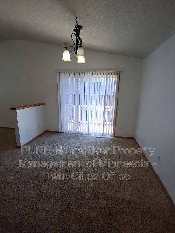 3 bed, 2.0 bath, 1734 sqft, $1,925 — Photo 3