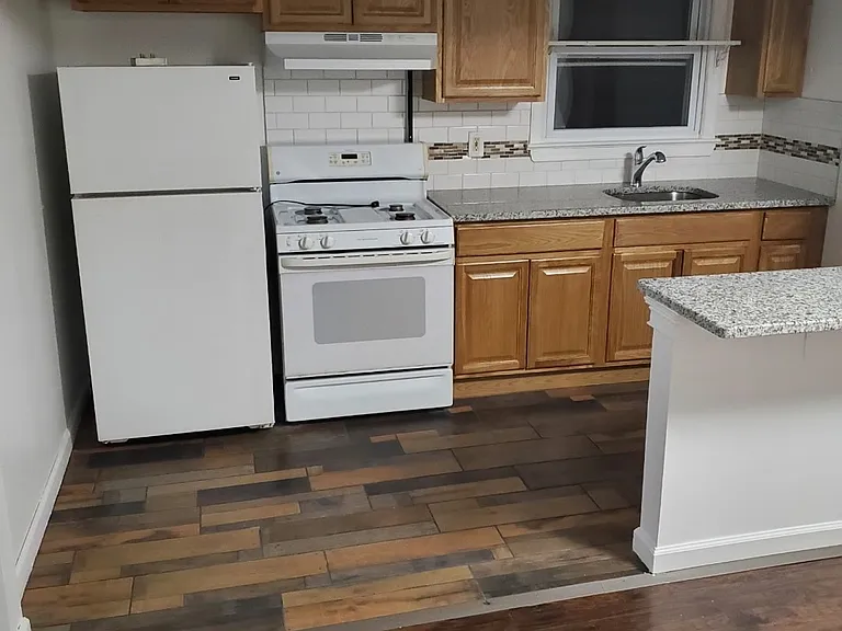51 Lincoln Pl — Photo 2