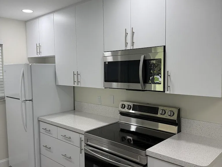 255 South Blvd #D — Photo 5