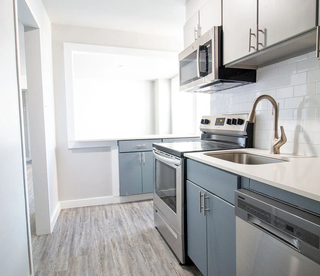 Mayflower Apartments — Photo 2