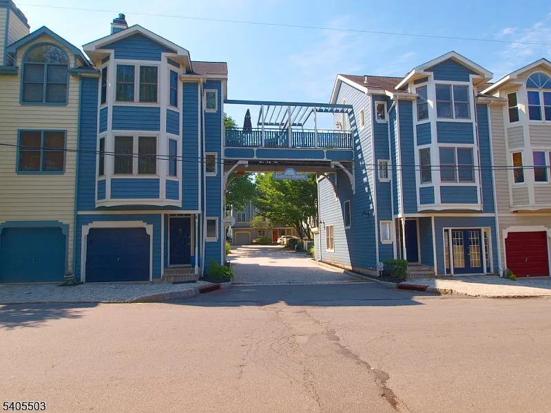 Building Photo - 8 Raritan Pointe