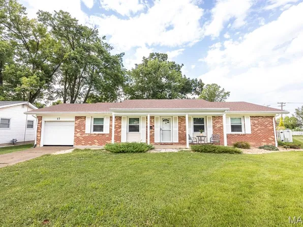 17 Coachlight Dr, Mascoutah, IL 62258