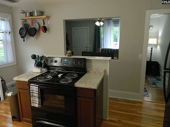 3rd image of 27 Rose Dr