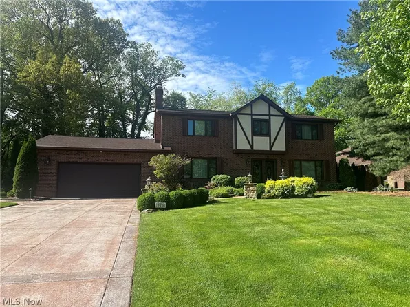 3976 Troon Dr, Uniontown, OH 44685