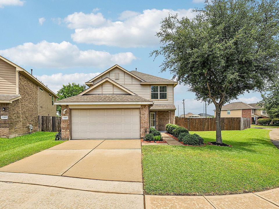 1st image of 13311 Club Green Ct