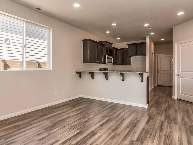 20527 SE Cameron Ave — Photo 3