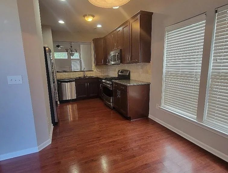 2339 Whitford Ln — Photo 2