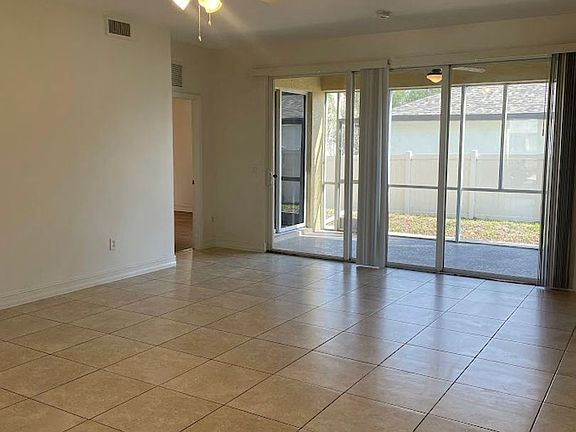 3rd image of 724 SW 47th St APT 109