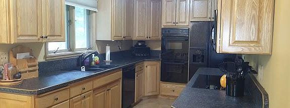 Fully equipped kitchen.