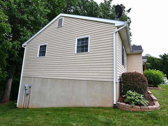 4th image of 209 Reno Dr