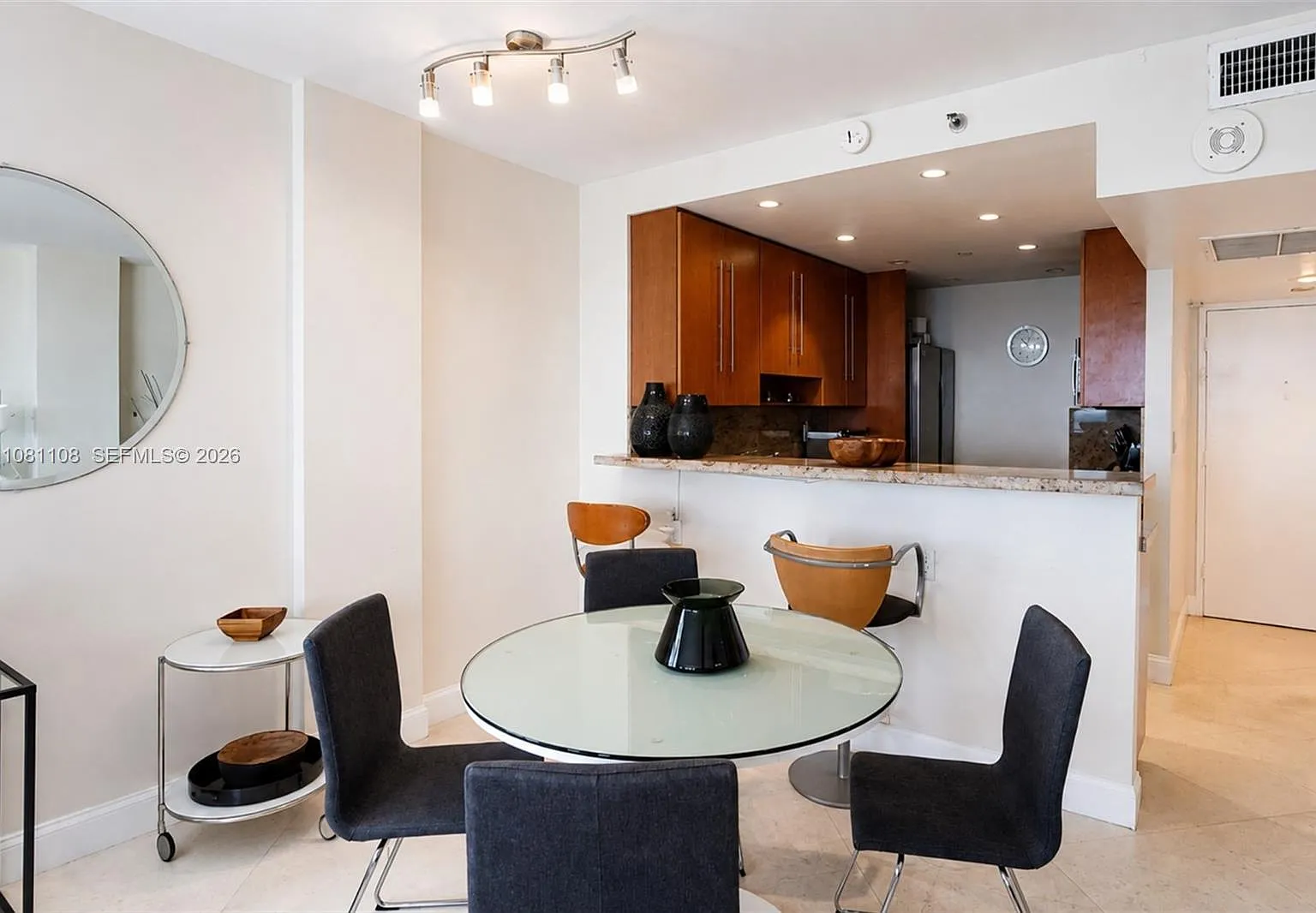 The Decoplage Condo — Photo 4
