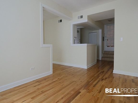 4th image of 560 W Aldine Ave #560
