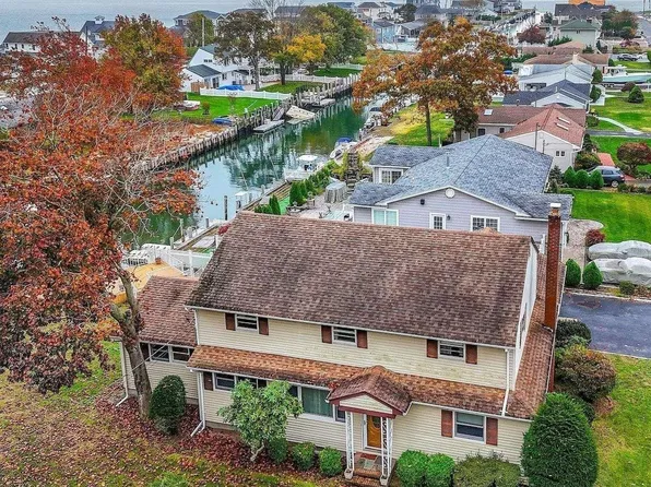 1 Marlin Road, East Quogue, NY 11942