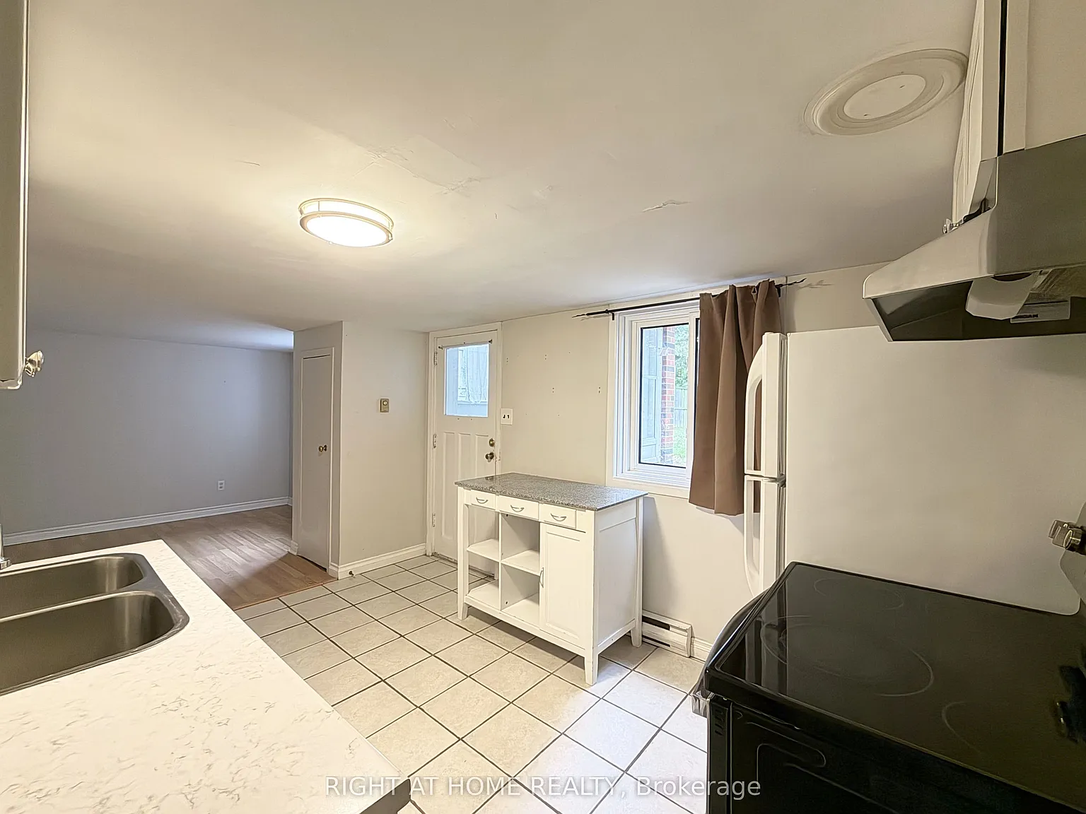 2 bed, $1,650 — Photo 4