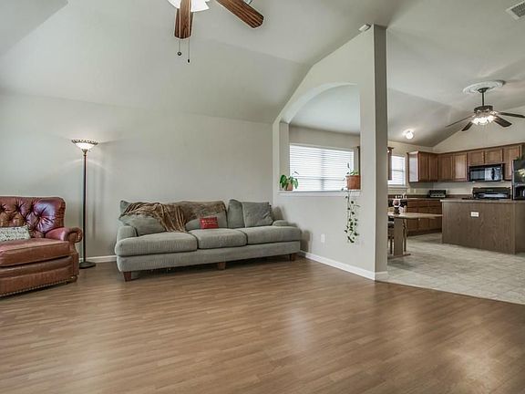 5th image of 104 Creekview Dr