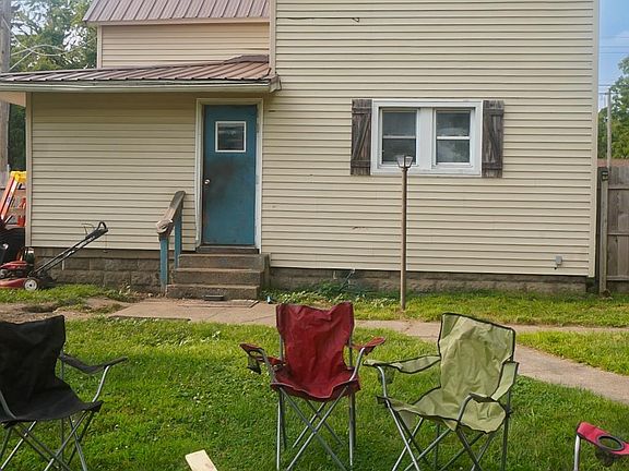 2nd image of 208 W John St