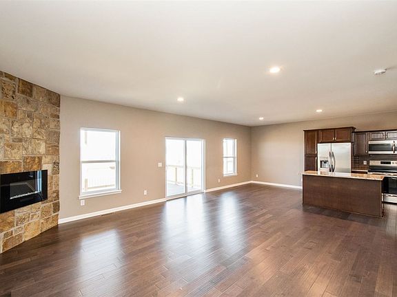 3rd image of 1130 Mary Ln