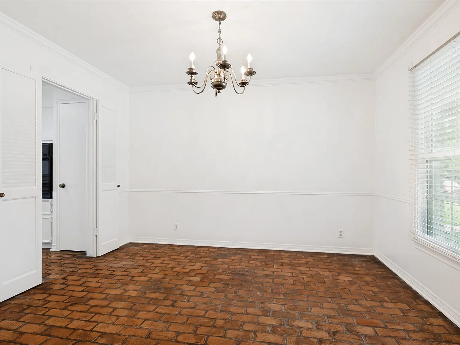 3 bed, 2.0 bath, 1675 sqft, $2,250 — Photo 3