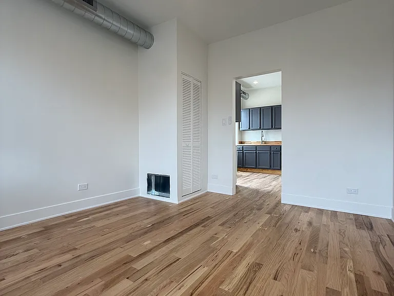 2013 S Loomis St #2R — Photo 5