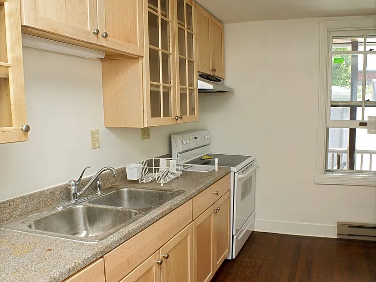 2 E 4th St #4 — Photo 10