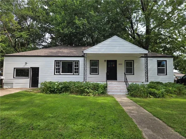 832 Hillside Ave, Liberty, MO 64068