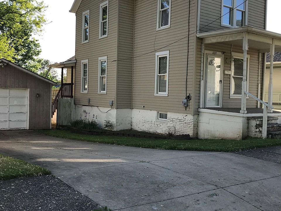 1st image of 609 9th St